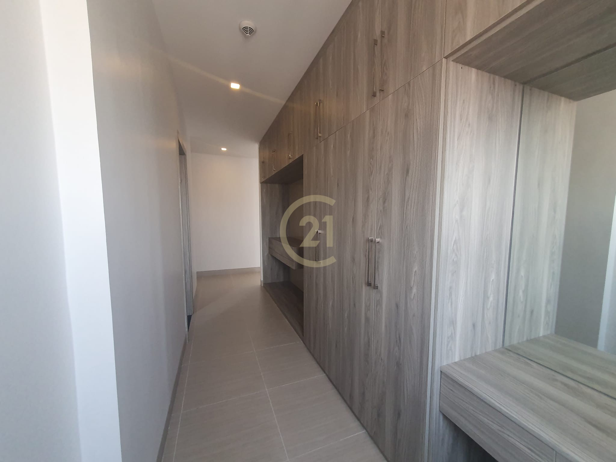 Beautiful 3 bedrooms Penthouse With Fully Furnished (TTP)