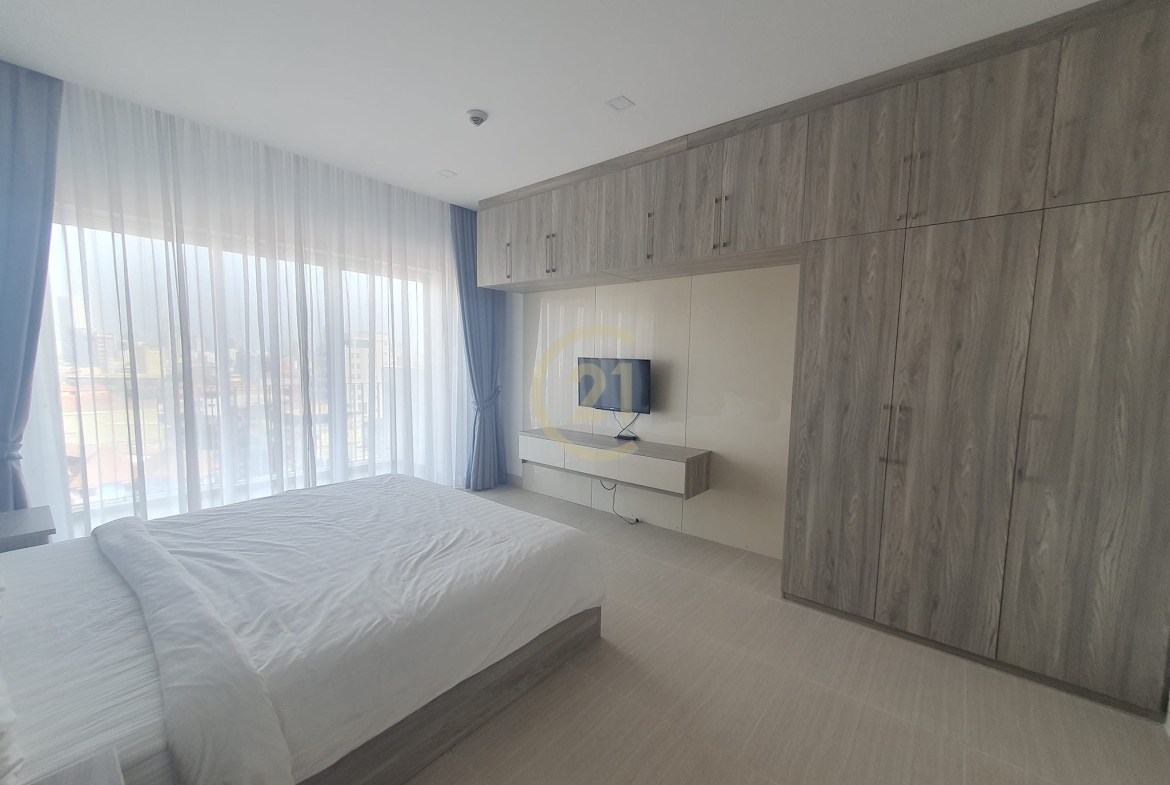 Beautiful 3 bedrooms Penthouse With Fully Furnished (TTP)