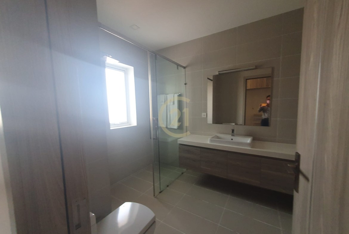 Beautiful 3 bedrooms Penthouse With Fully Furnished (TTP)