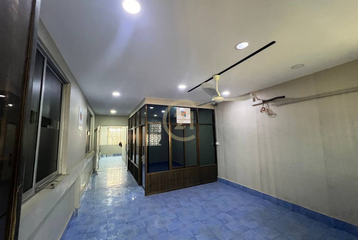 Best SHOP HOUSE for sale at Daun Penh
