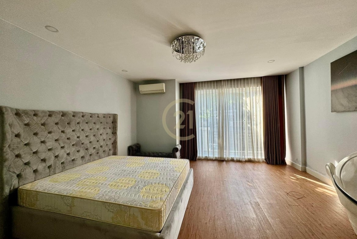 Beautiful Shophouse For Rent Located Peng Hout Beong Snor
