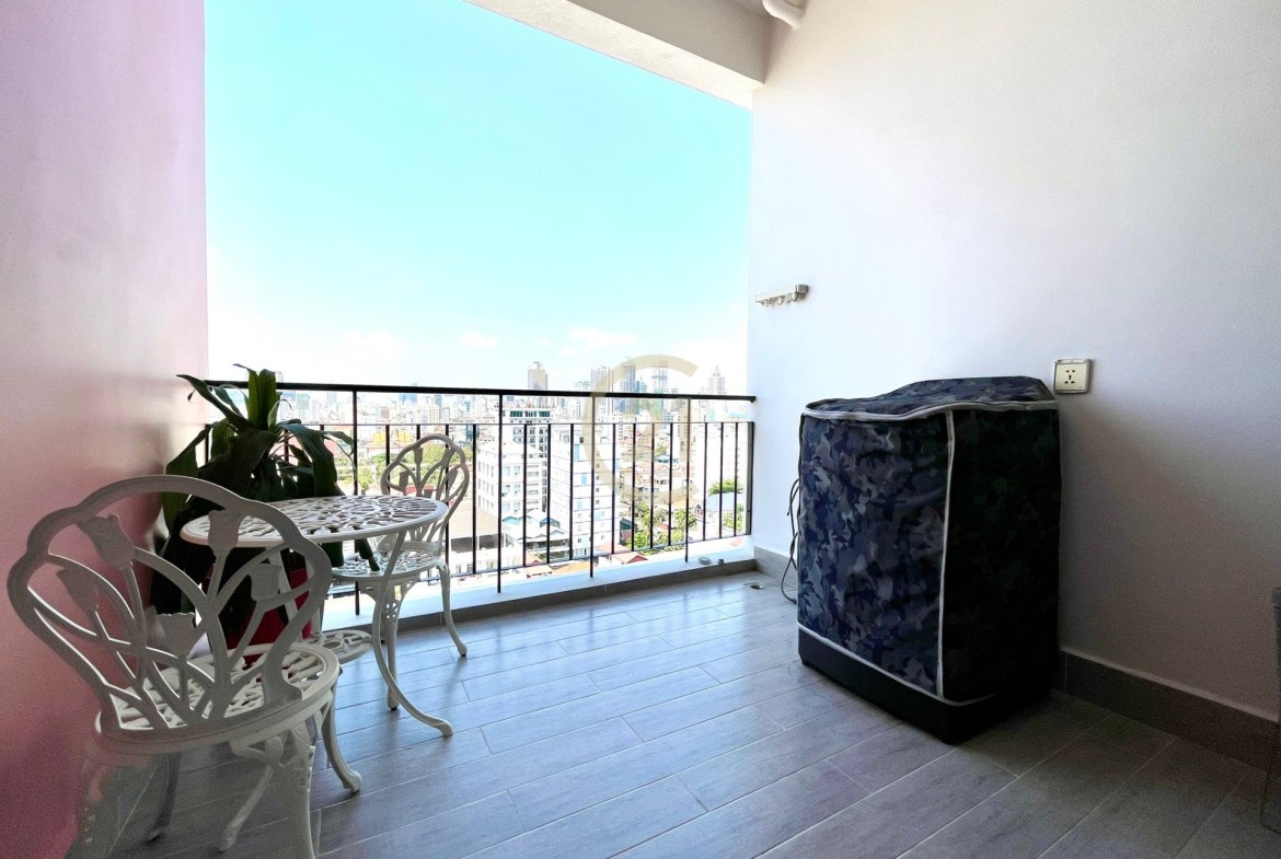 Luxury Two bedroom for rent at Toul Tom Poung
