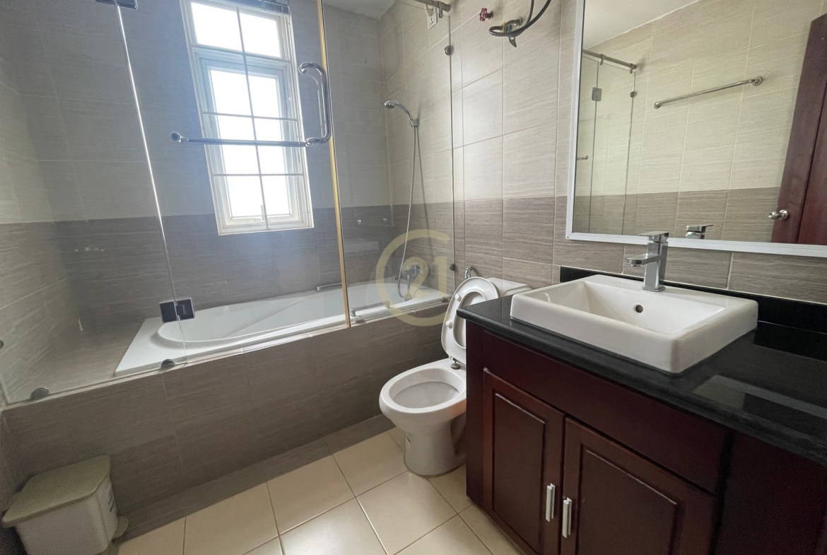 Spacious 3 Bedroom Available Olympic Area