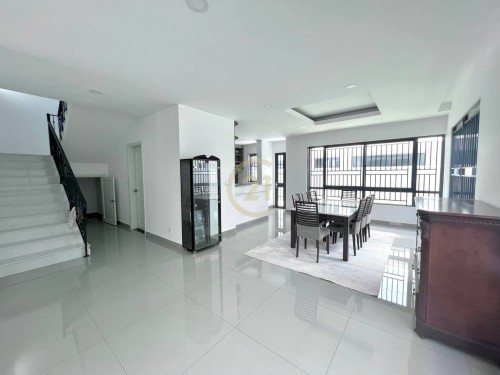 6 NICE VILLA FOR RENT