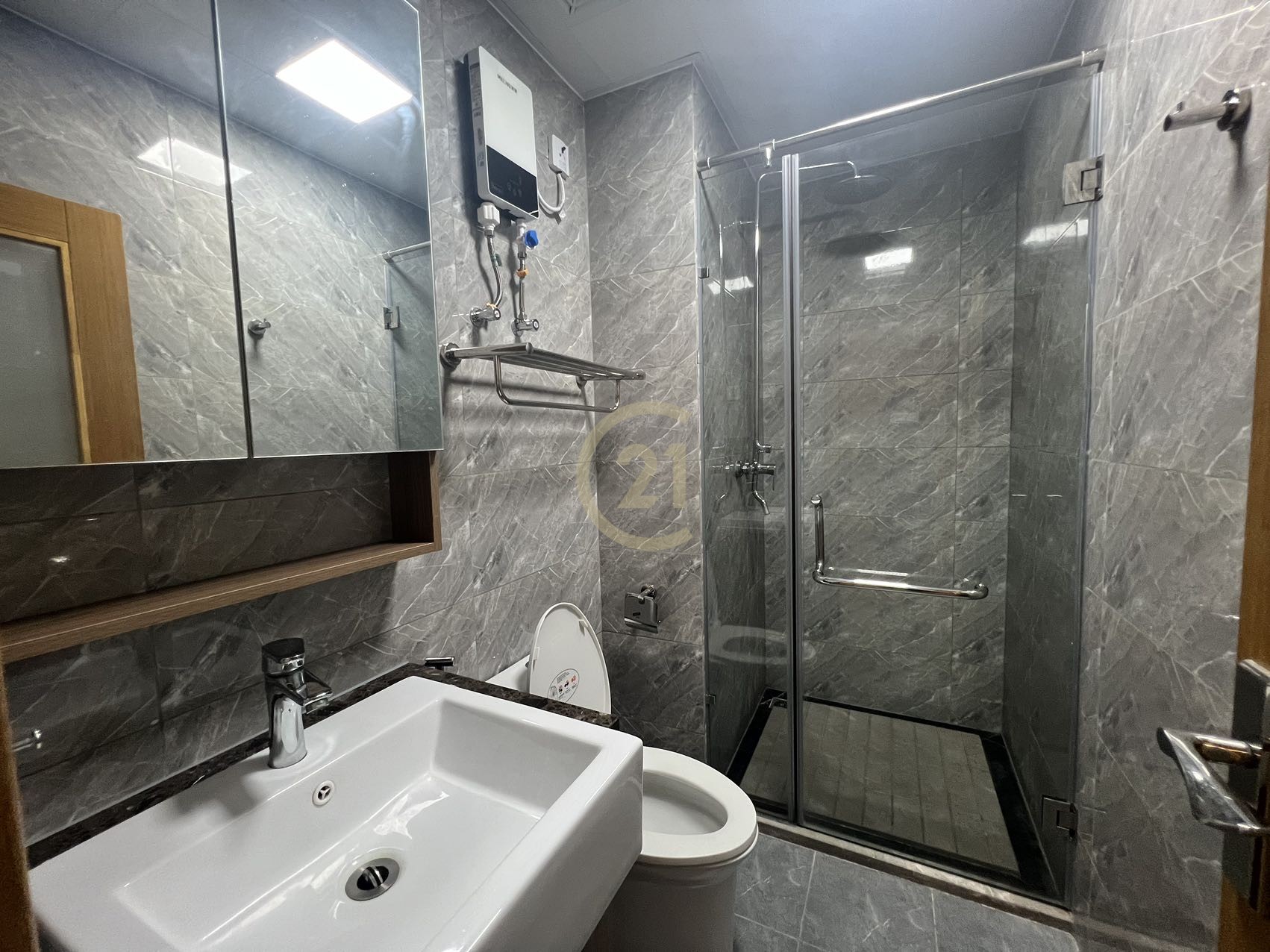 brand new studio room for rent at Riverside