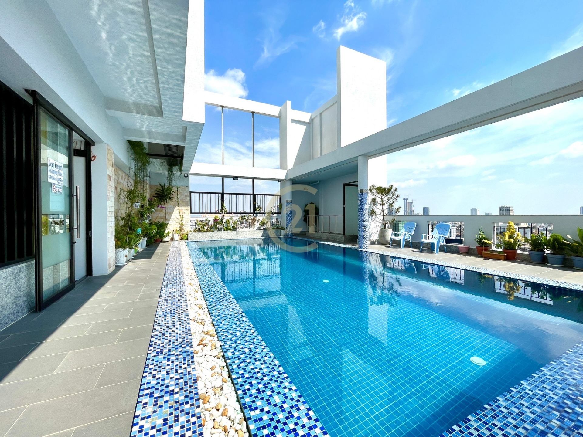 Luxury Two bedroom for rent at Toul Tom Poung