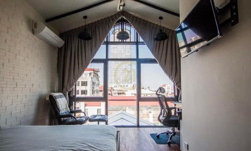 8 RENOVATE TWO BEDROOM FOR RENT