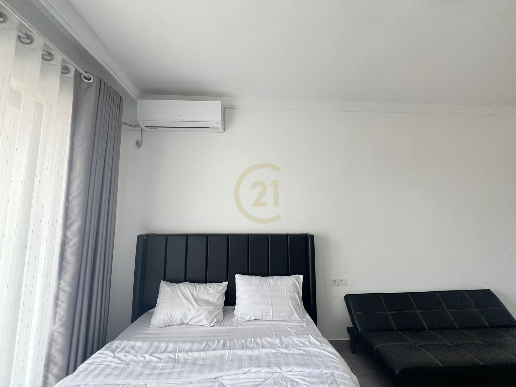 brand new studio room for rent at Riverside