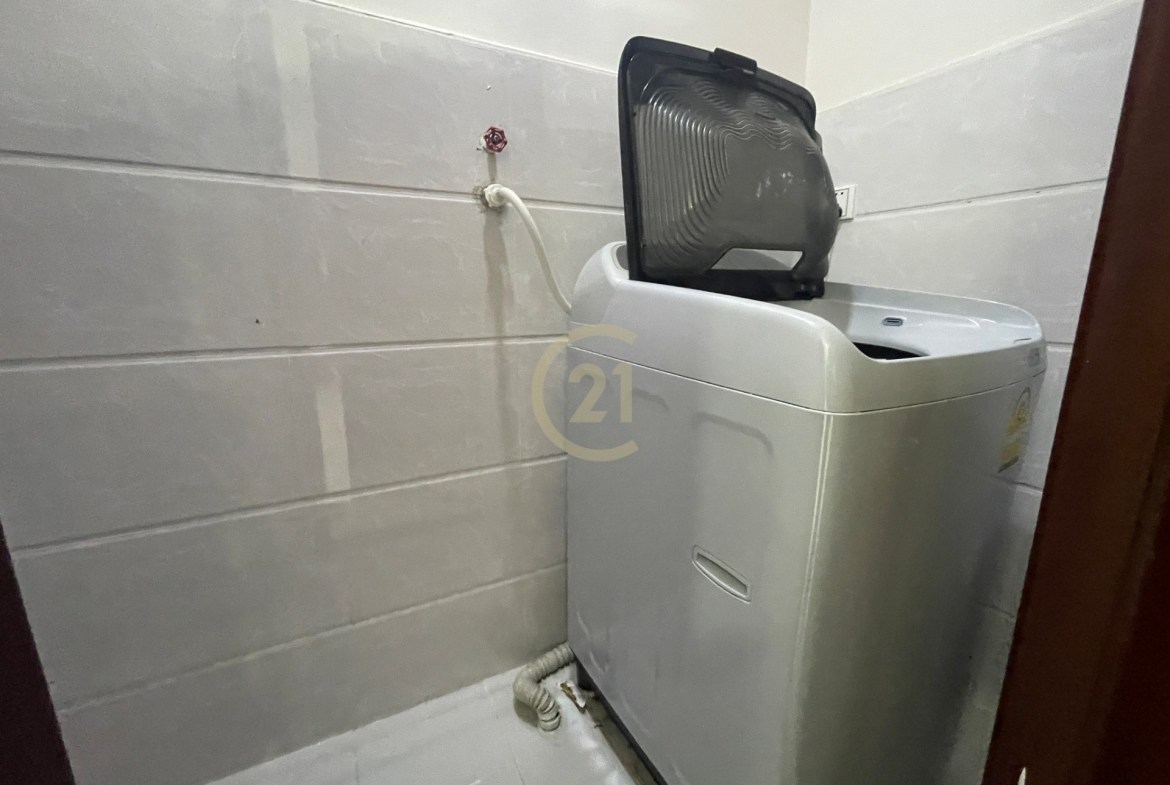 Spacious 3 Bedroom Available Olympic Area