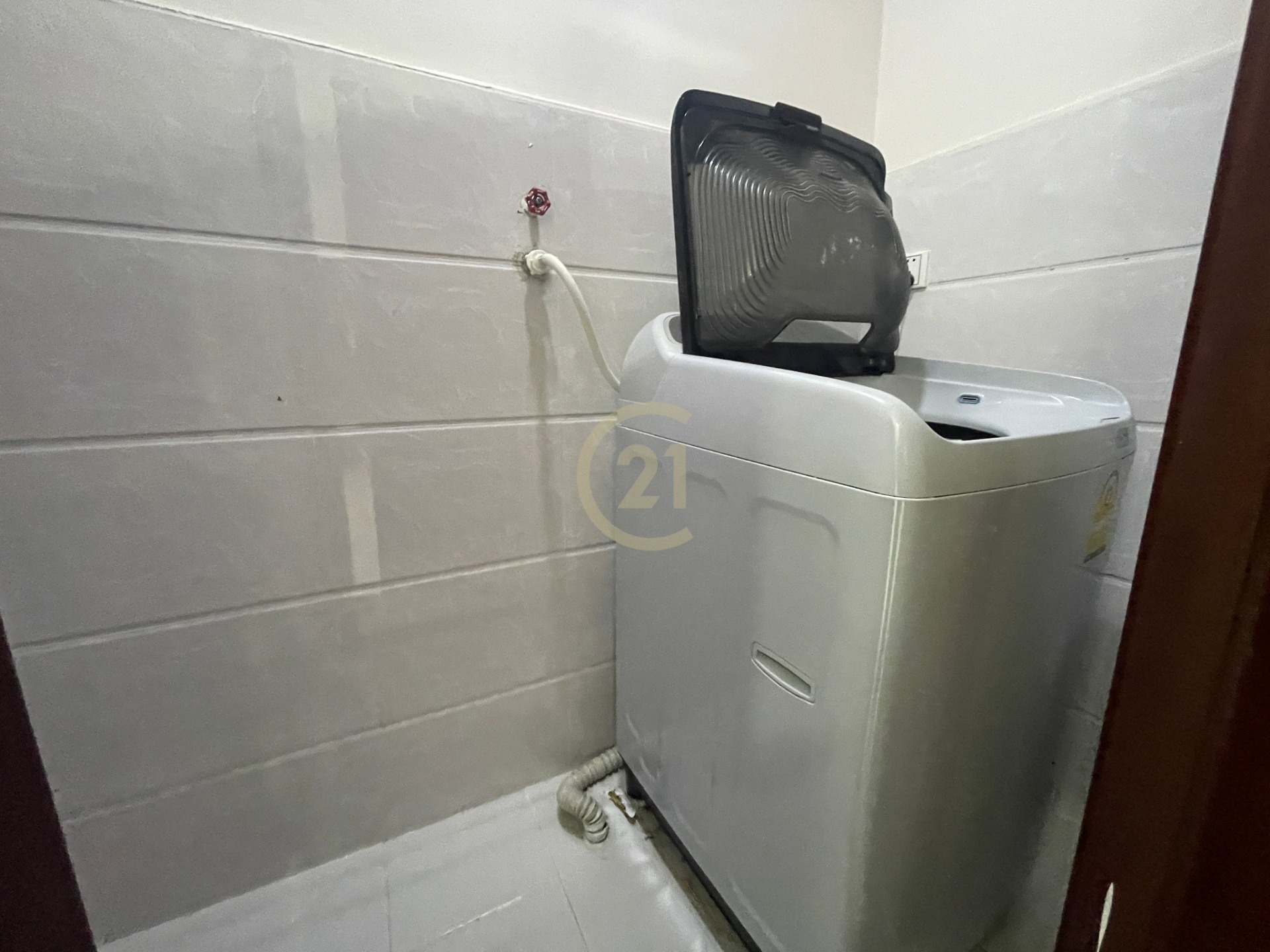 Spacious 3 Bedroom Available Olympic Area