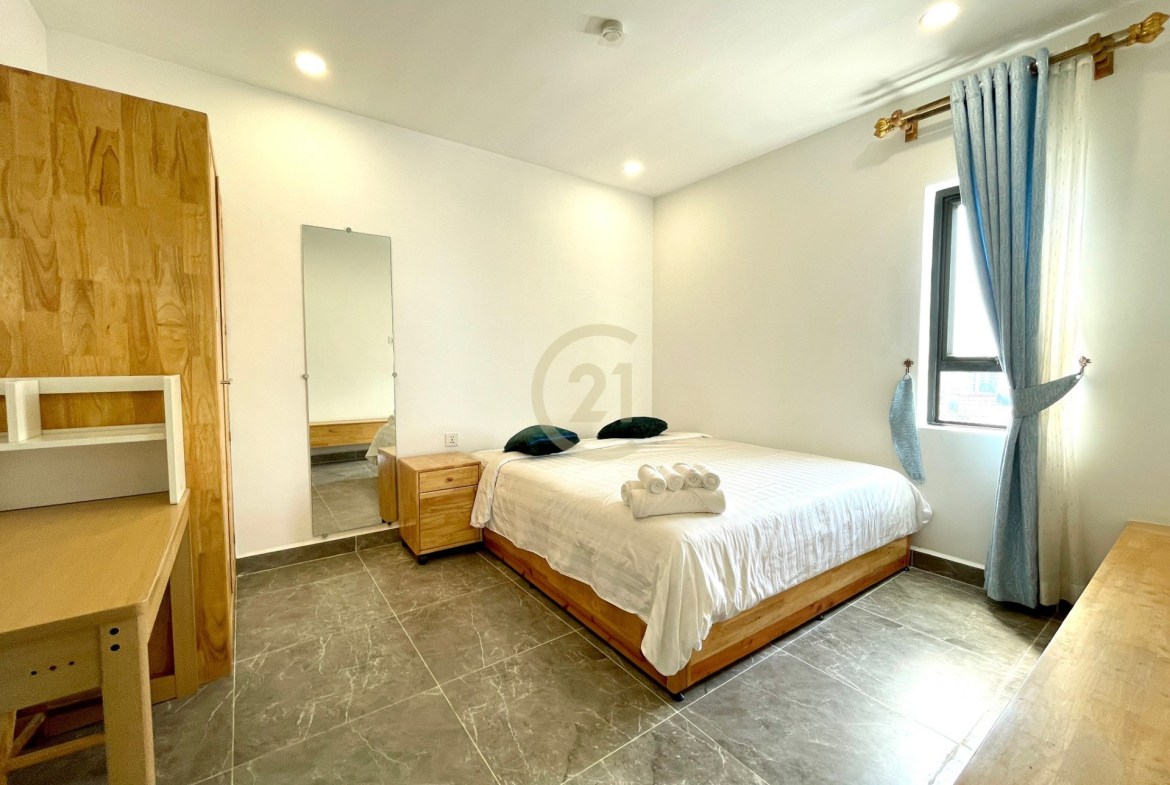 Luxury Two bedroom for rent at Toul Tom Poung