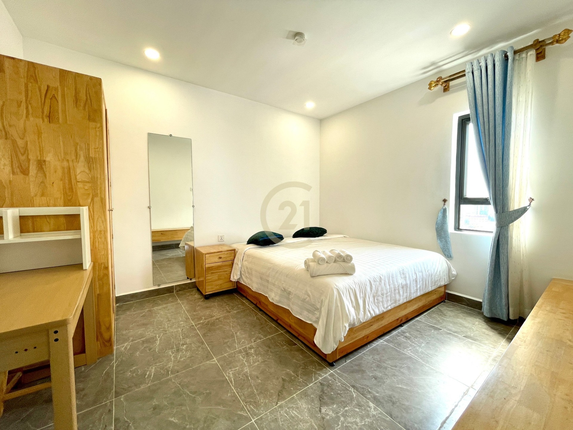Luxury Two bedroom for rent at Toul Tom Poung