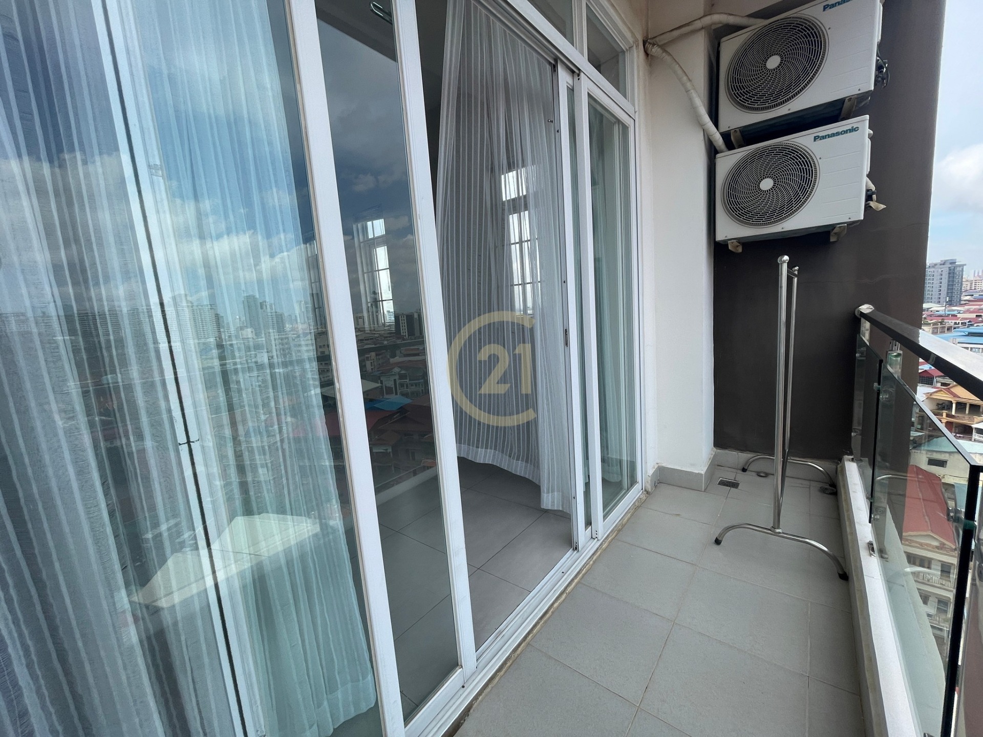 Spacious 3 Bedroom Available Olympic Area