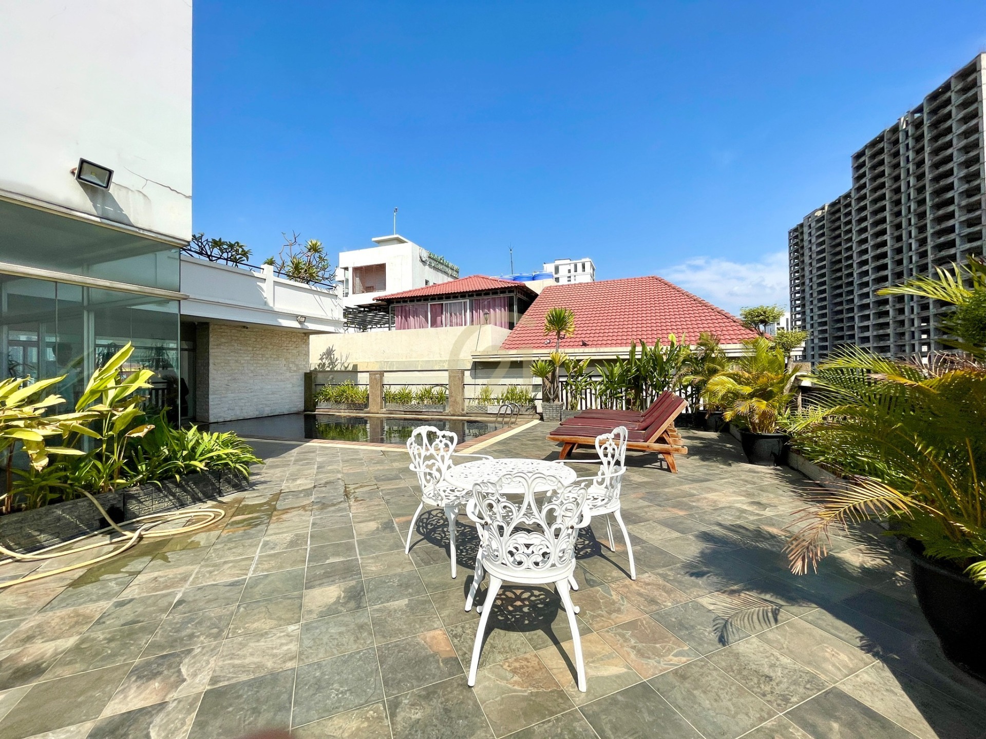 modern one bedroom for rent at toul tom poung