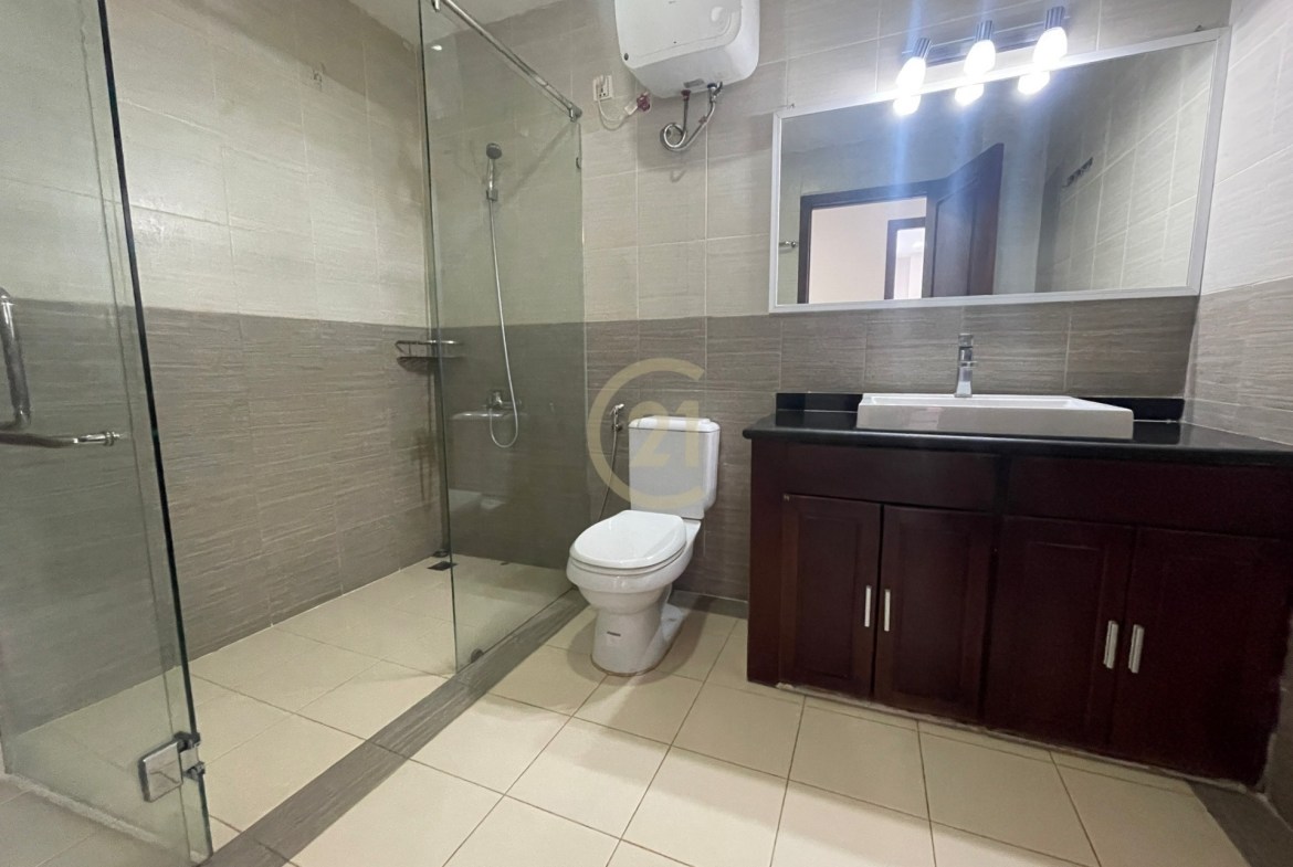 Spacious 3 Bedroom Available Olympic Area