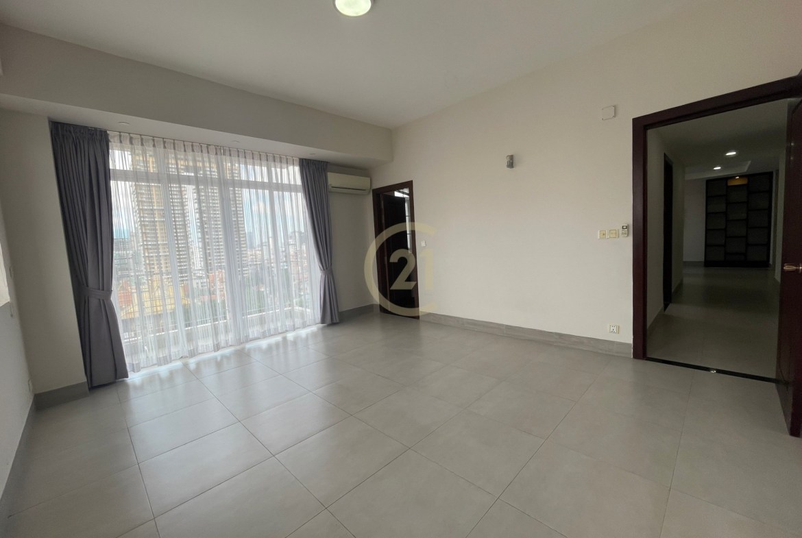 Spacious 3 Bedroom Available Olympic Area