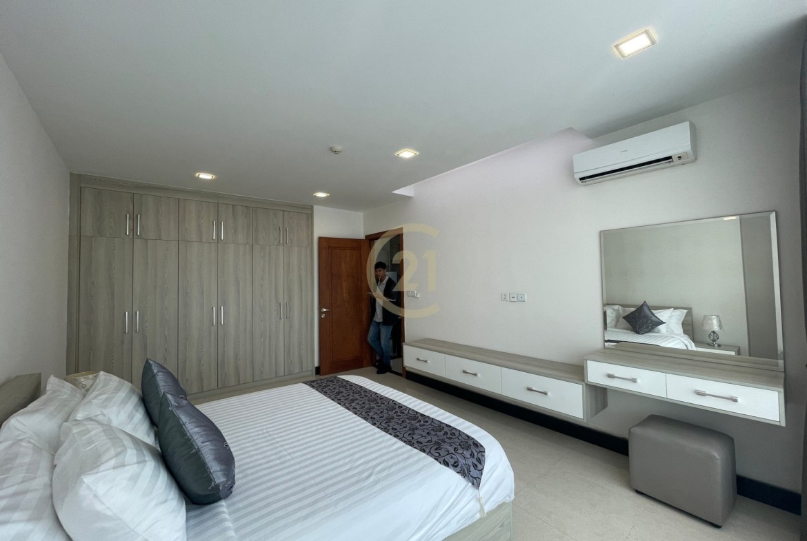 Spacious 2 Bedroom Available BKK3