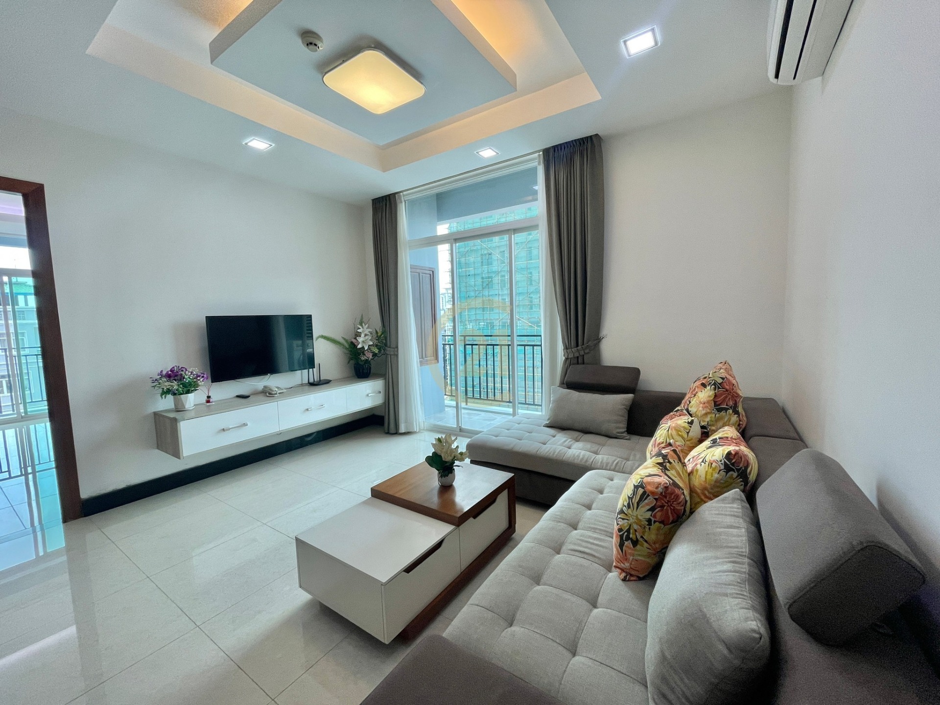 Spacious 2 Bedroom Available BKK3