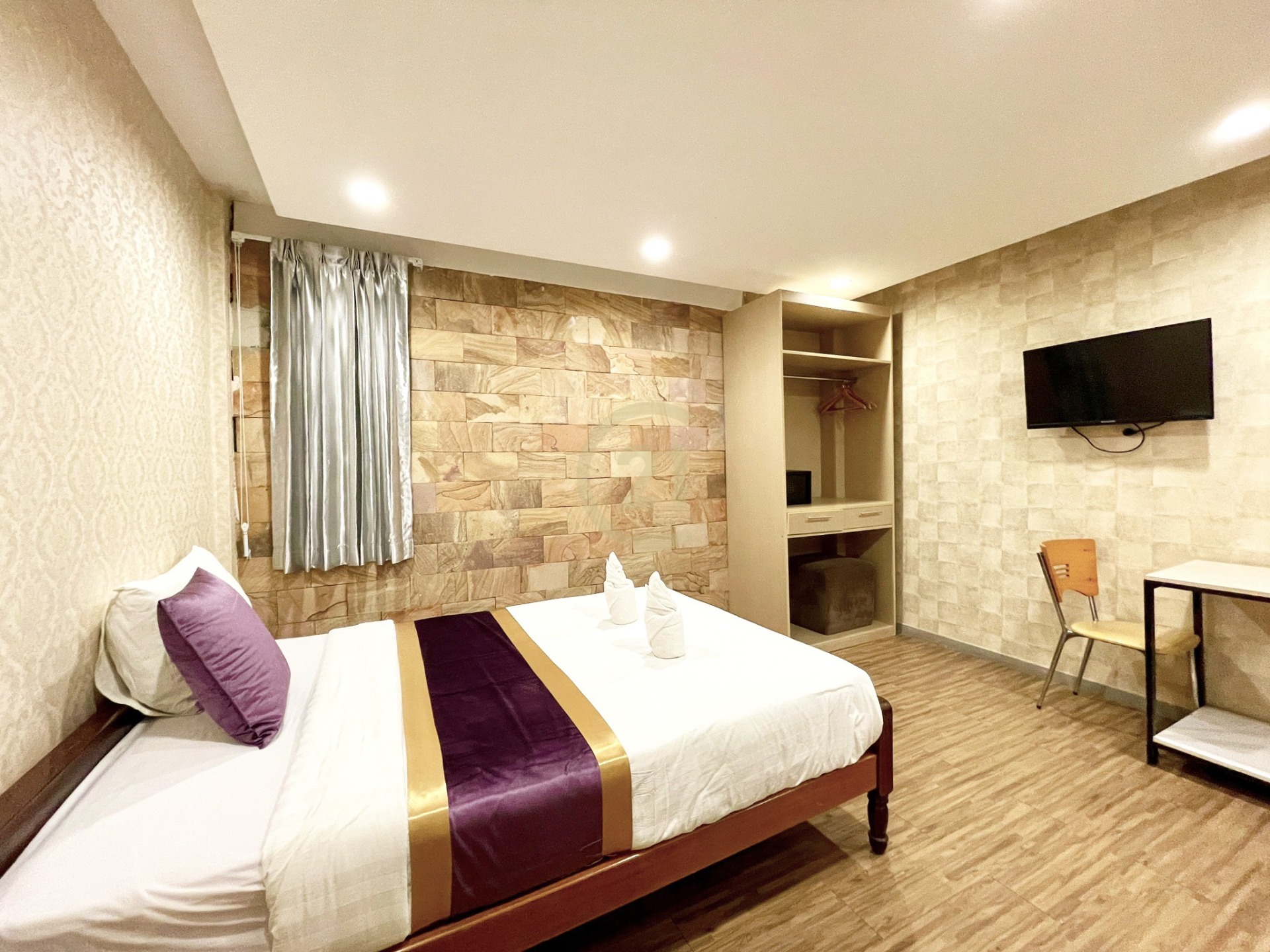 Modern studio room for rent at BKK2