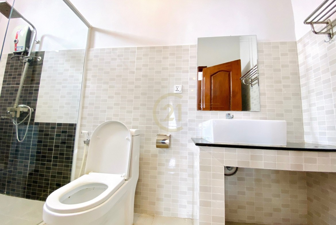 Modern Two bedroom for rent at Boeng Trobaek