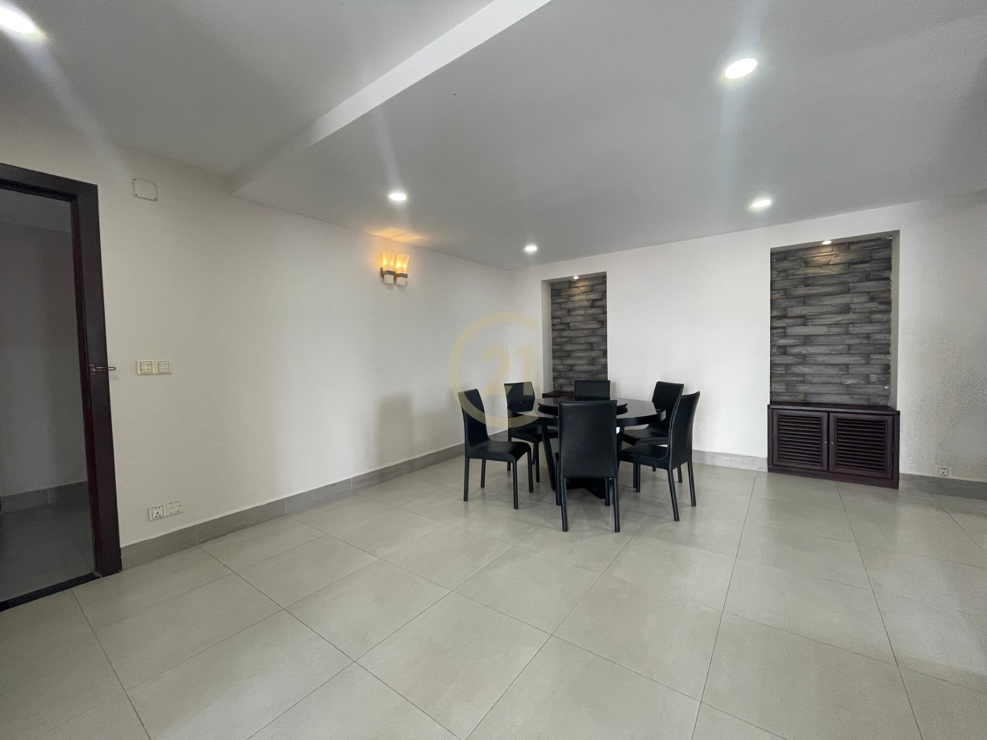 Spacious 3 Bedroom Available Olympic Area