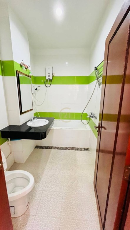 Brand new one bedroom for rent at Toul Tompog