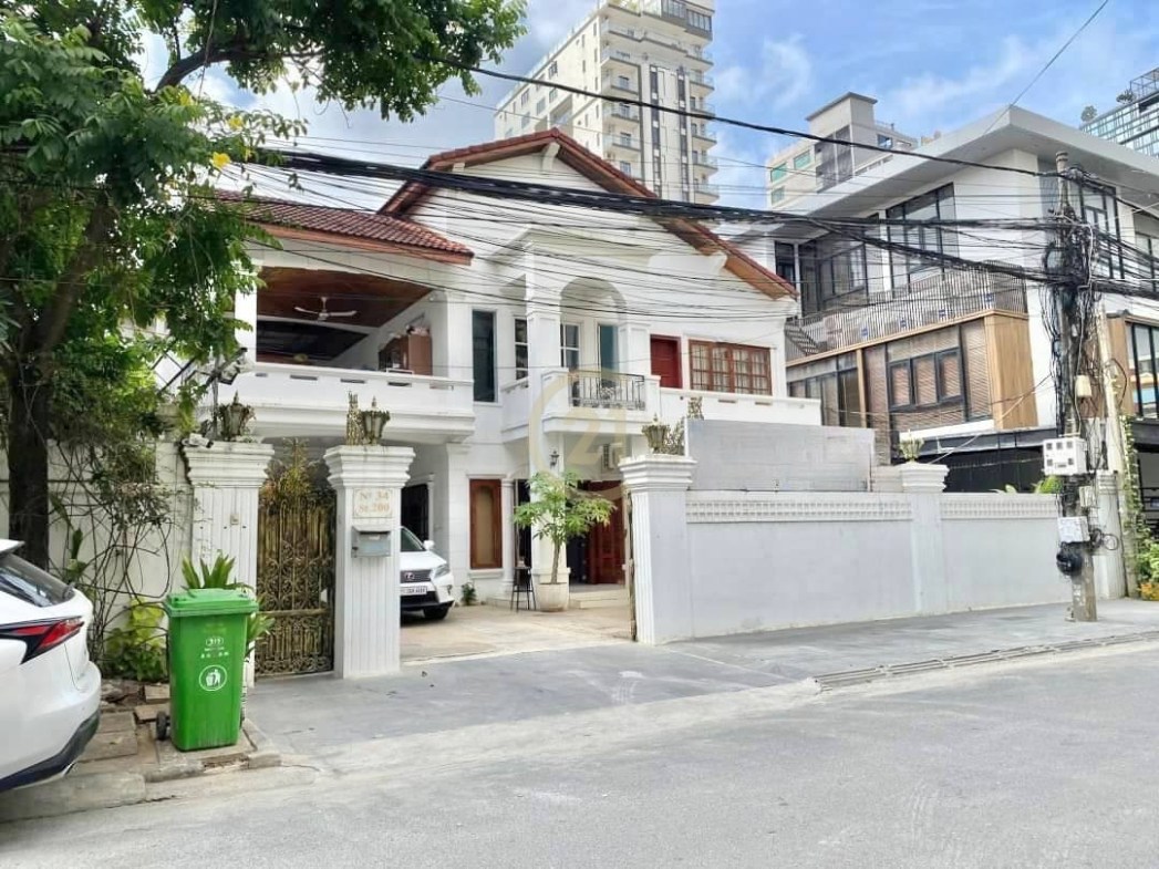 Villa Available With Fully Furnished In Beaong Reang