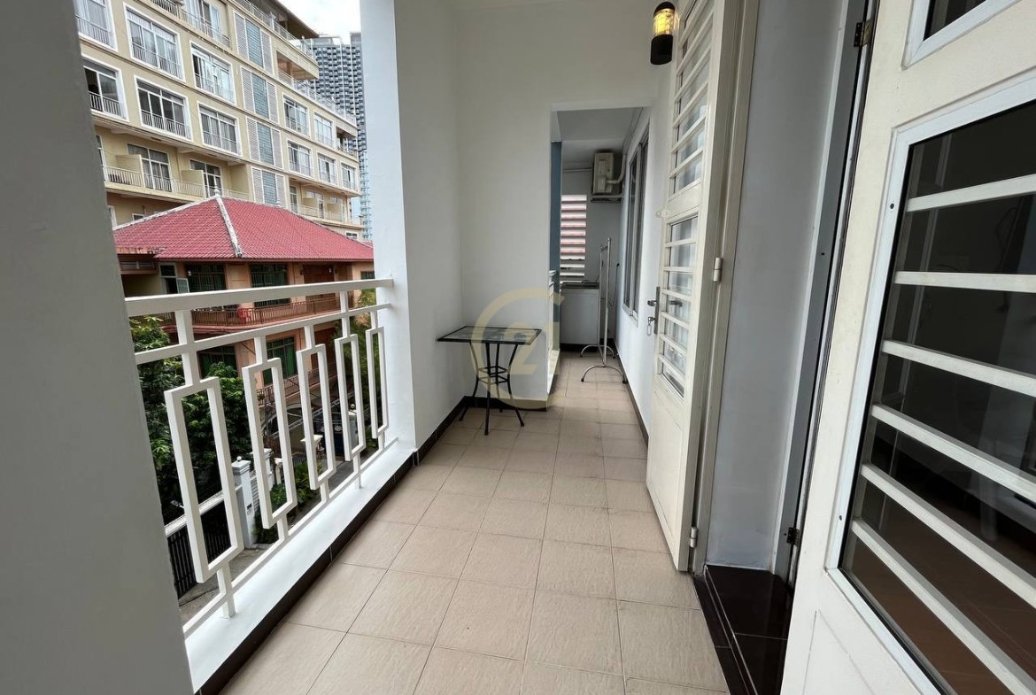 Two-bedroom for rent at Bkk3