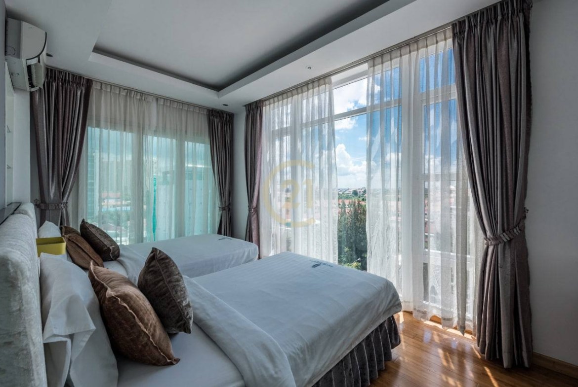 Modern 3 Bedroom Apartment For Rent BKK1