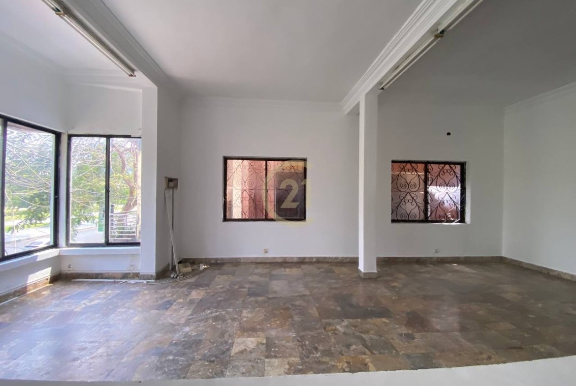 Villa Available In Tonle Bassac Land On Main Road