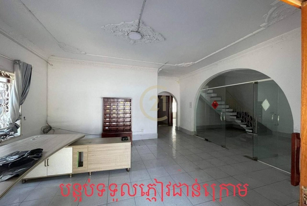 Nice Villa for rent at Dunh Penh