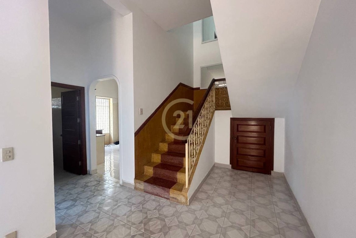 Nice House for rent at BKK1