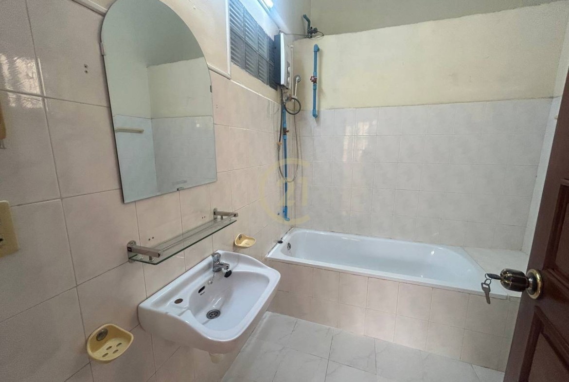 Nice House for rent at BKK1
