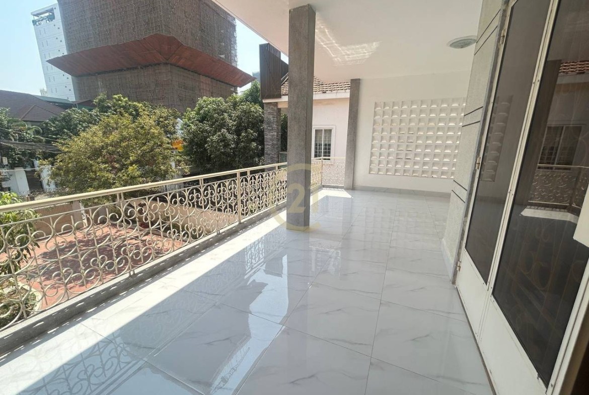 Nice House for rent at BKK1