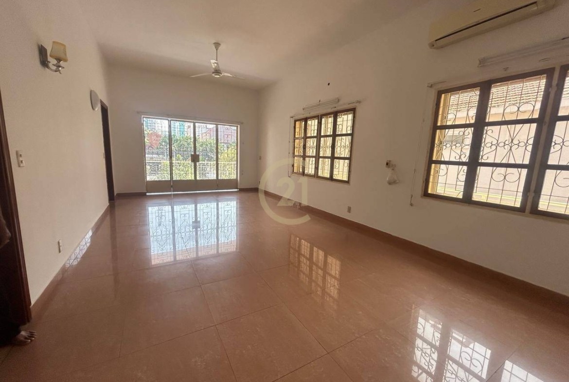 Nice House for rent at BKK1