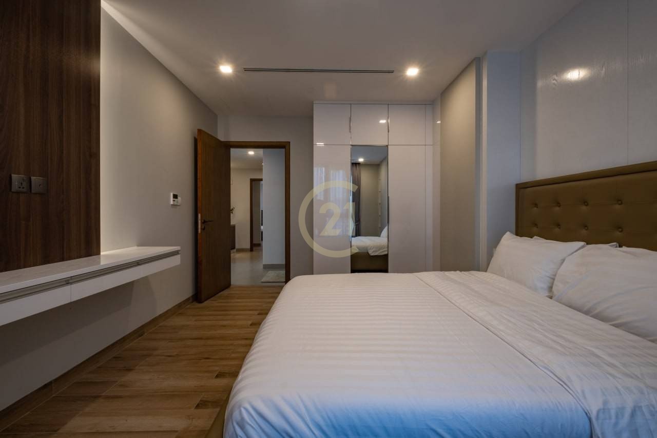 Luxury 2-bedroom for rent at BKK1