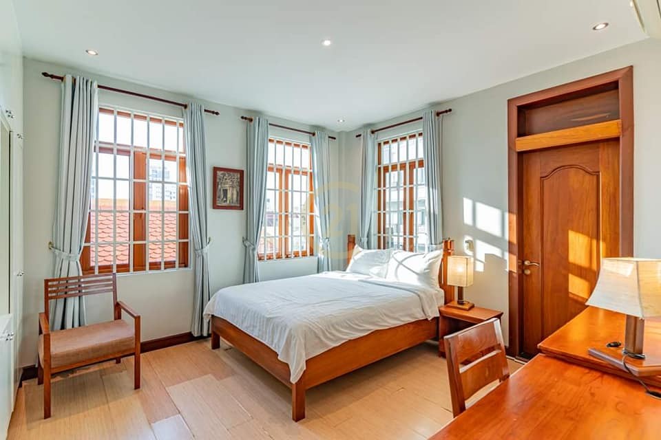WOODEN TWO BEDROOM FOR RENT