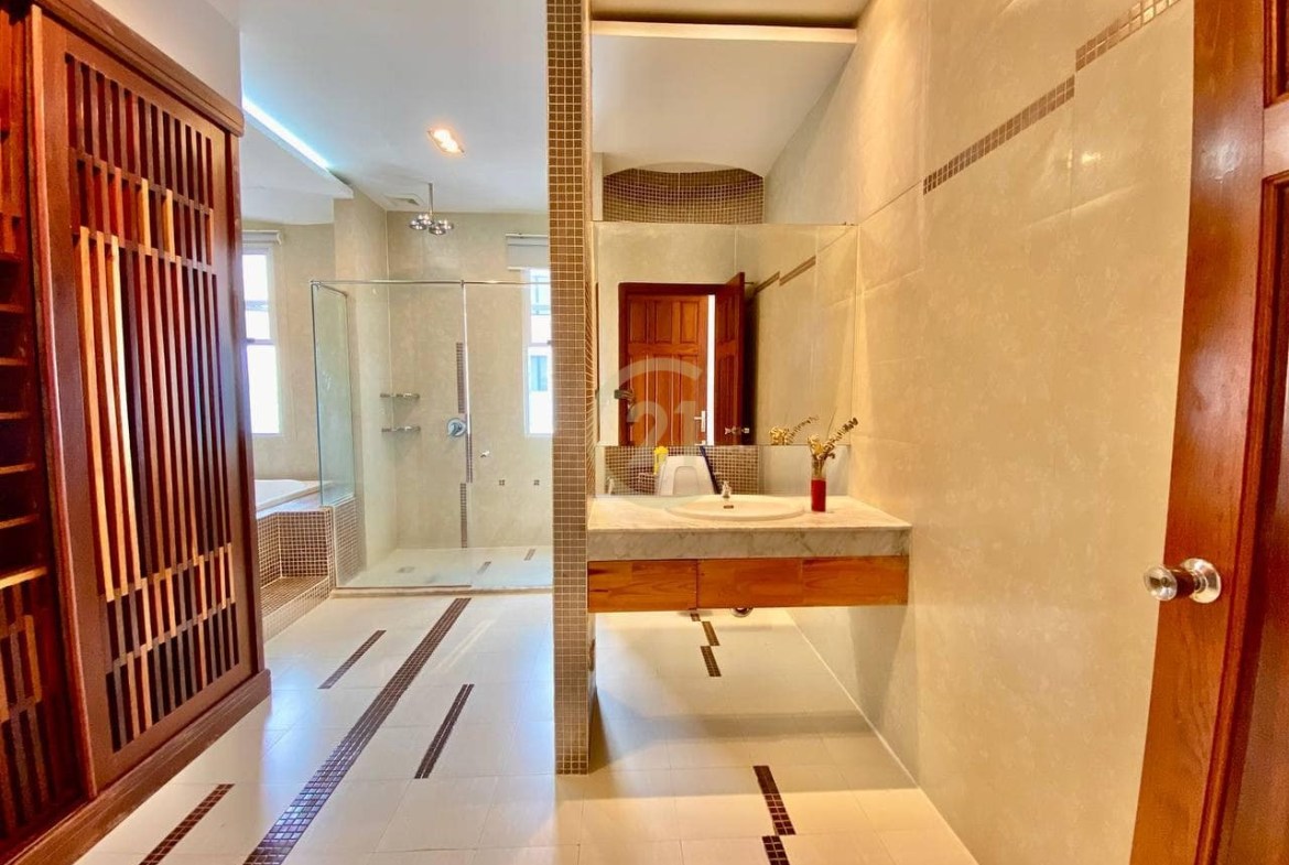 CLASSIC TWO BEDROOM FOR RENT