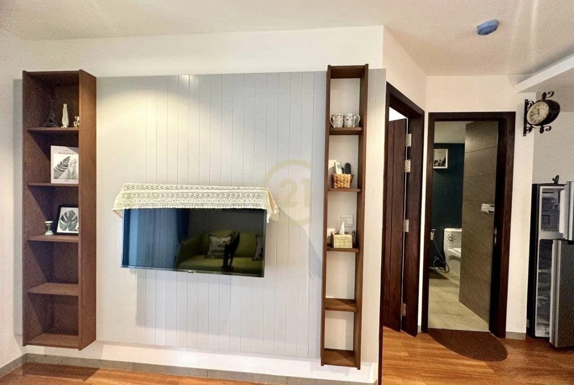 VINTAGE ONE BEDROOMF FOR RENT