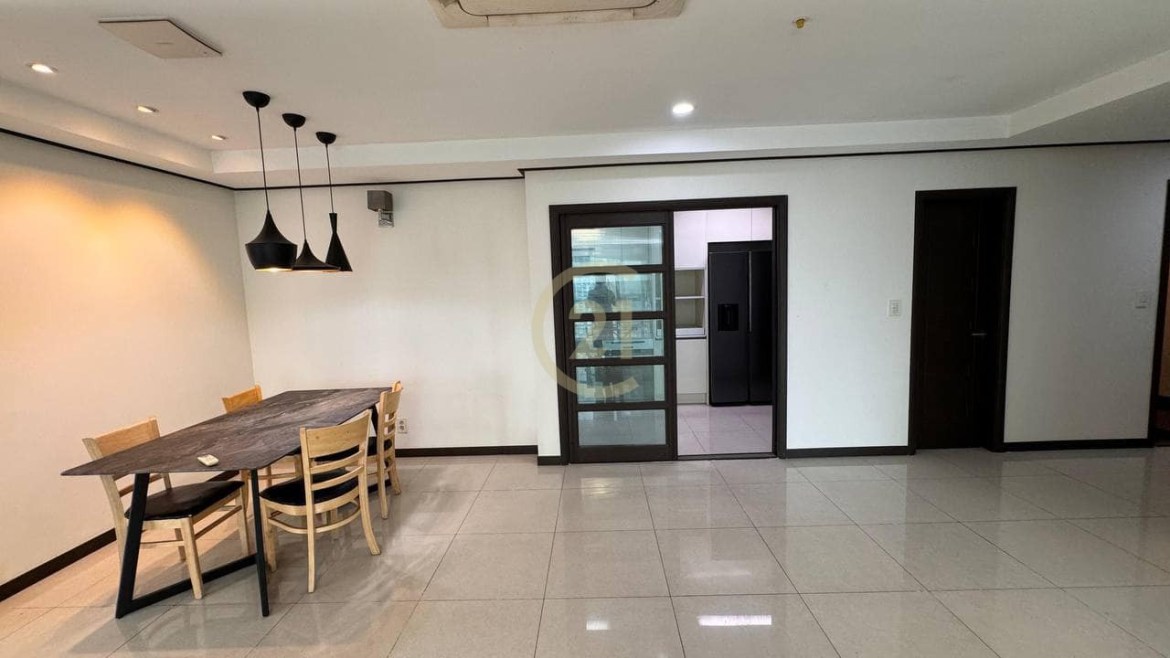 MODERN THREE BEDROOM FOR RENT