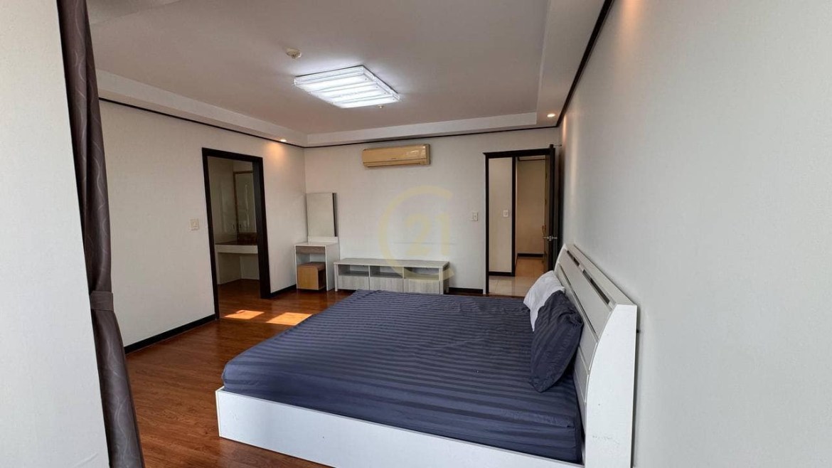 MODERN THREE BEDROOM FOR RENT