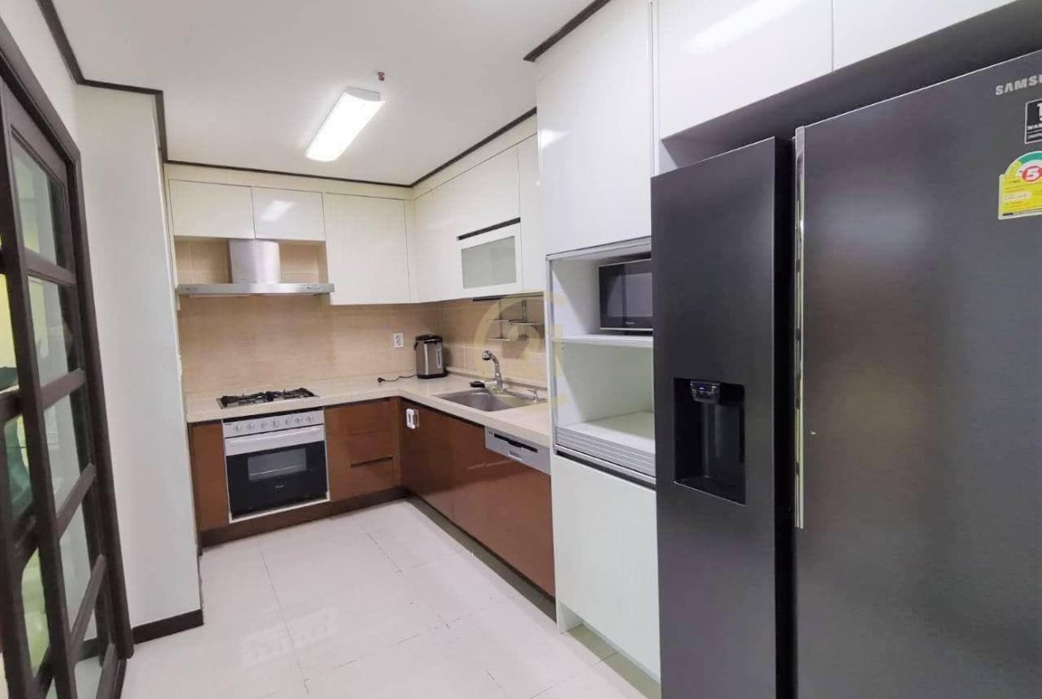 MODERN THREE BEDROOM FOR RENT