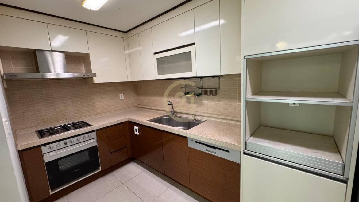 MODERN THREE BEDROOM FOR RENT