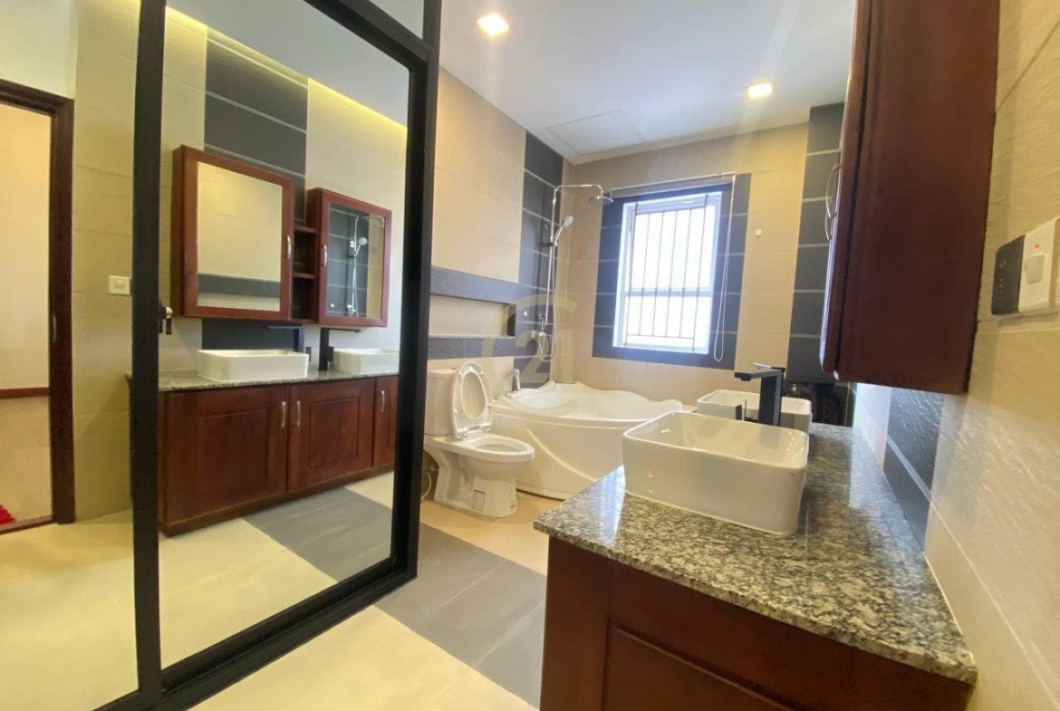 MODERN THREE BEDROOM FOR RENT