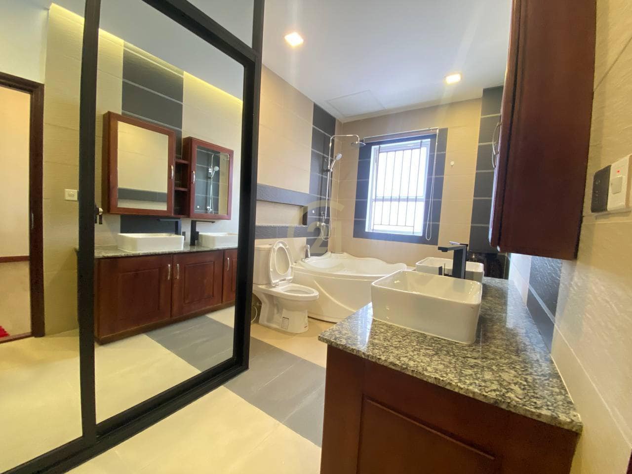 MODERN THREE BEDROOM FOR RENT