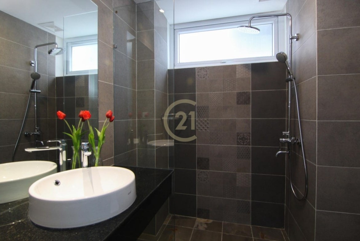 Modern 1 Bed Duplex for rent At TTP