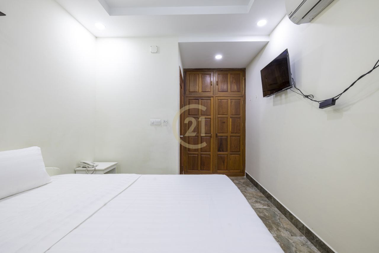 Brand new 1 BR for rent at Beoug Trobek
