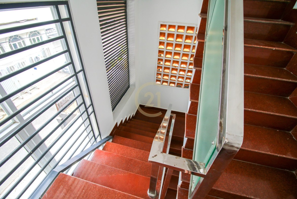 Spacious One Bed for rent In Toul Tom Poung