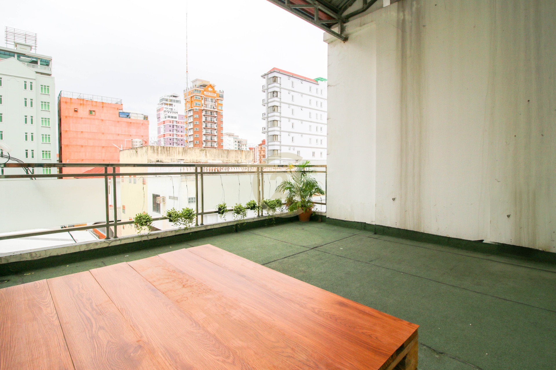 Spacious One Bed for rent In Toul Tom Poung