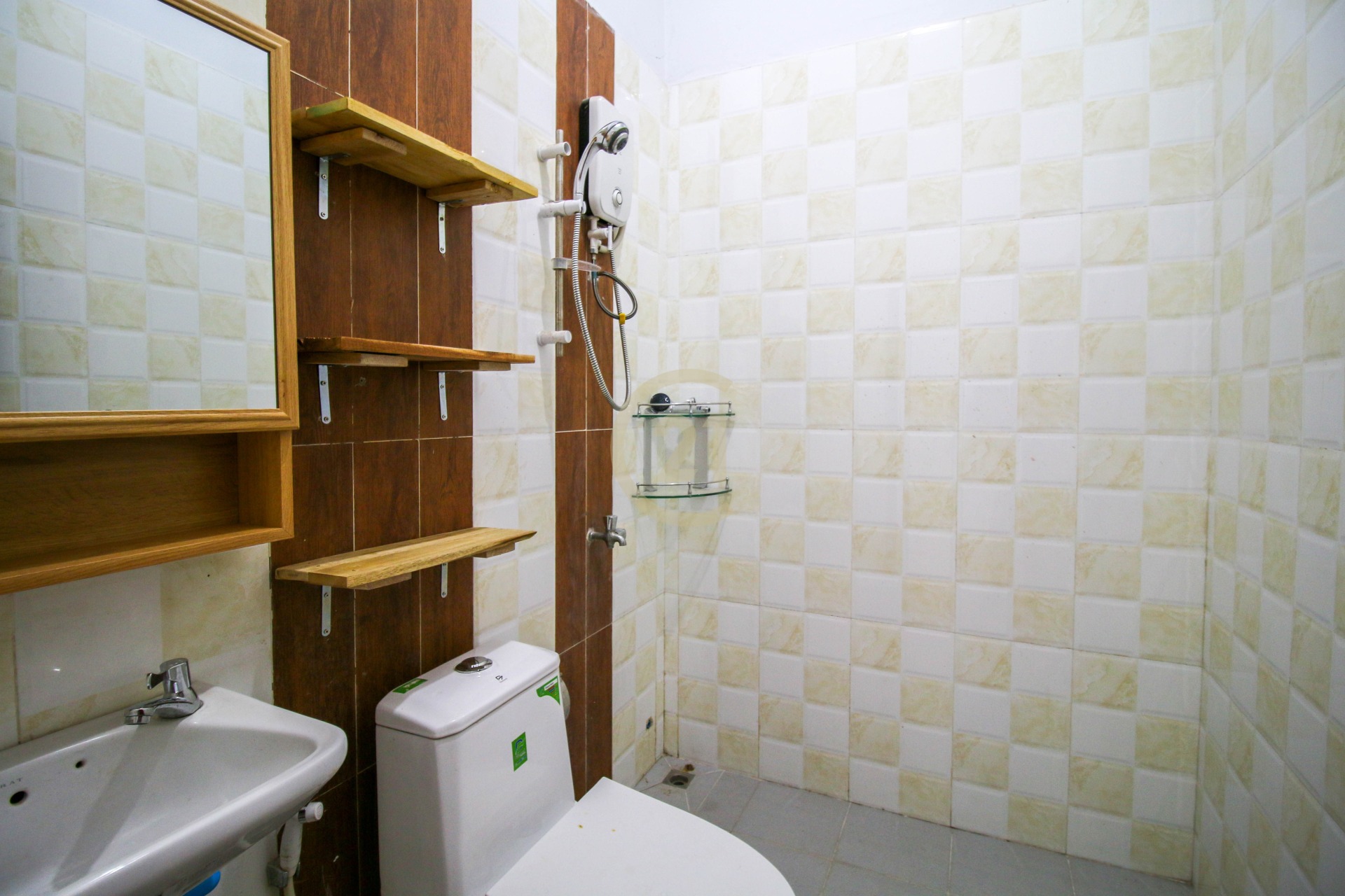 Spacious One Bed for rent In Toul Tom Poung